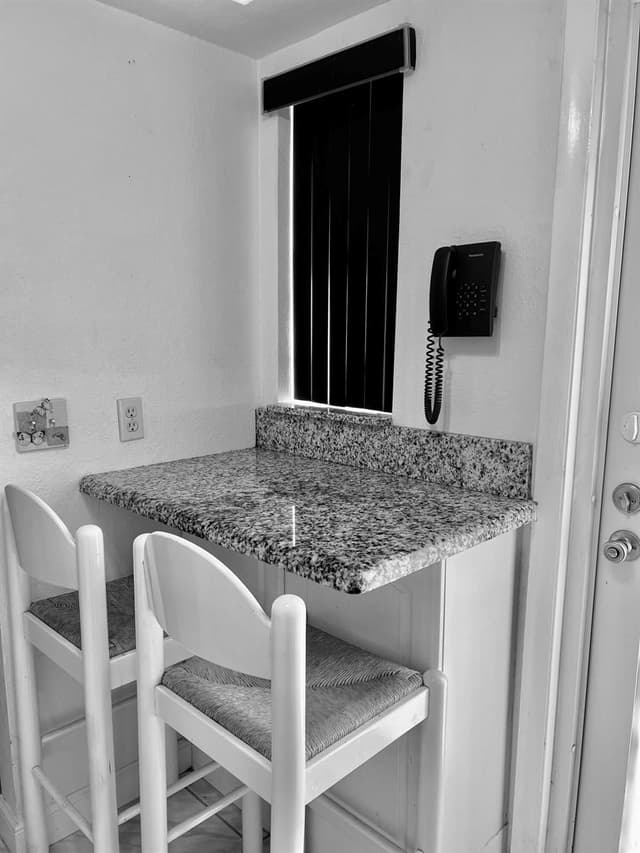 2161 NE 1st Court # 102, Boynton Beach FL 33435 - Boynton Beach, FL - Photo 2