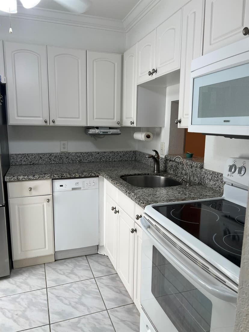 2161 NE 1st Court # 102, Boynton Beach FL 33435