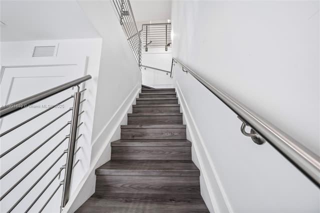 9153 NW 33rd St, Doral FL 33172 - Doral, FL - Photo 7