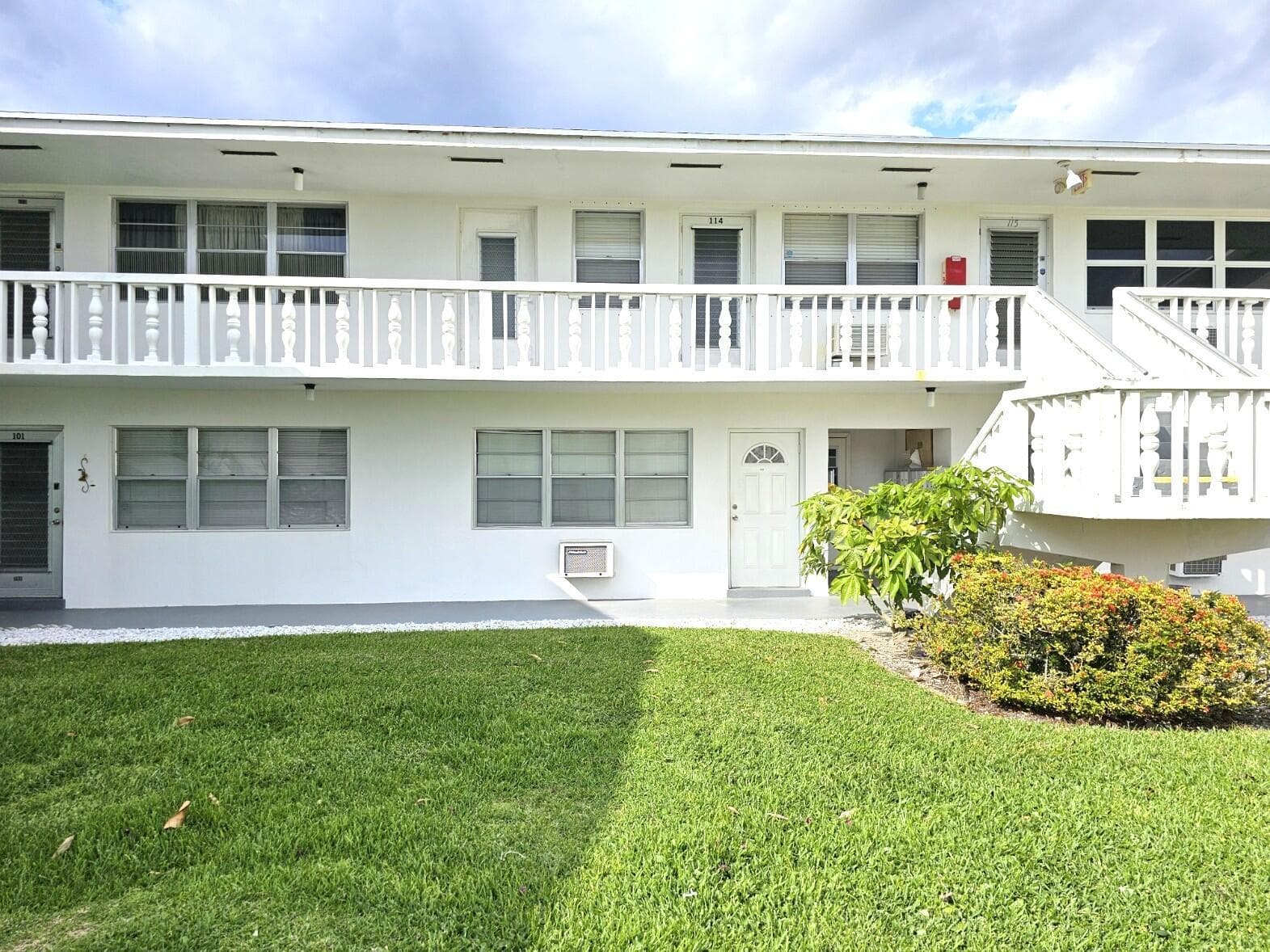 102 Easthampton E, West Palm Beach FL 33417 - West Palm Beach, FL - Photo 1