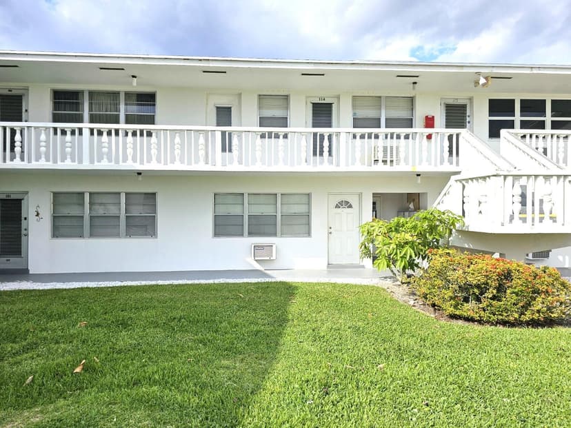 102 Easthampton E, West Palm Beach FL 33417