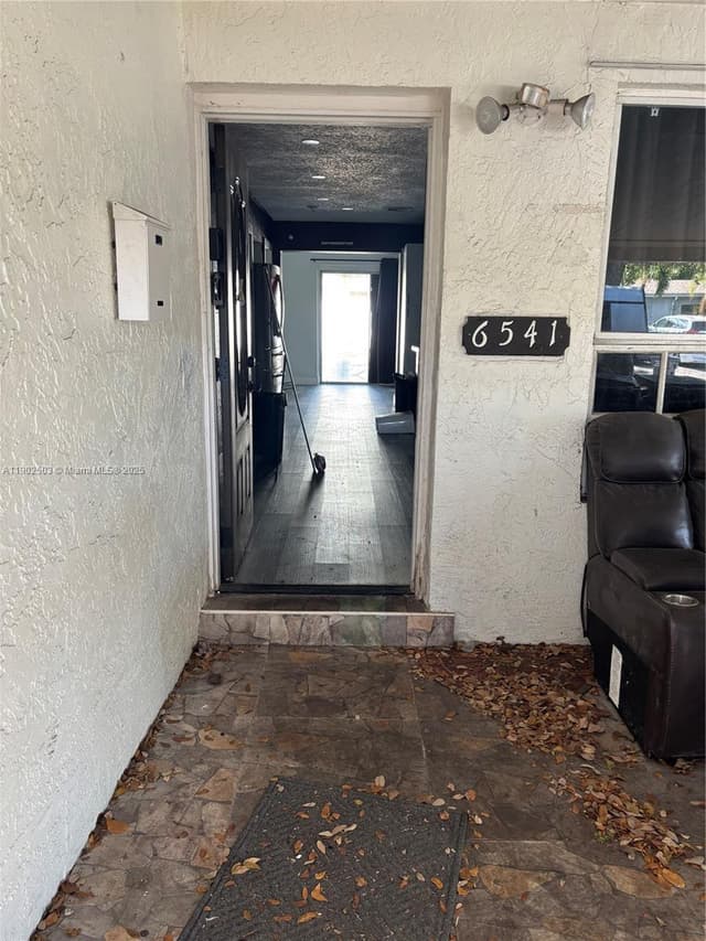 6541 Sherman St, Hollywood FL 33024 - Hollywood, FL - Photo 6