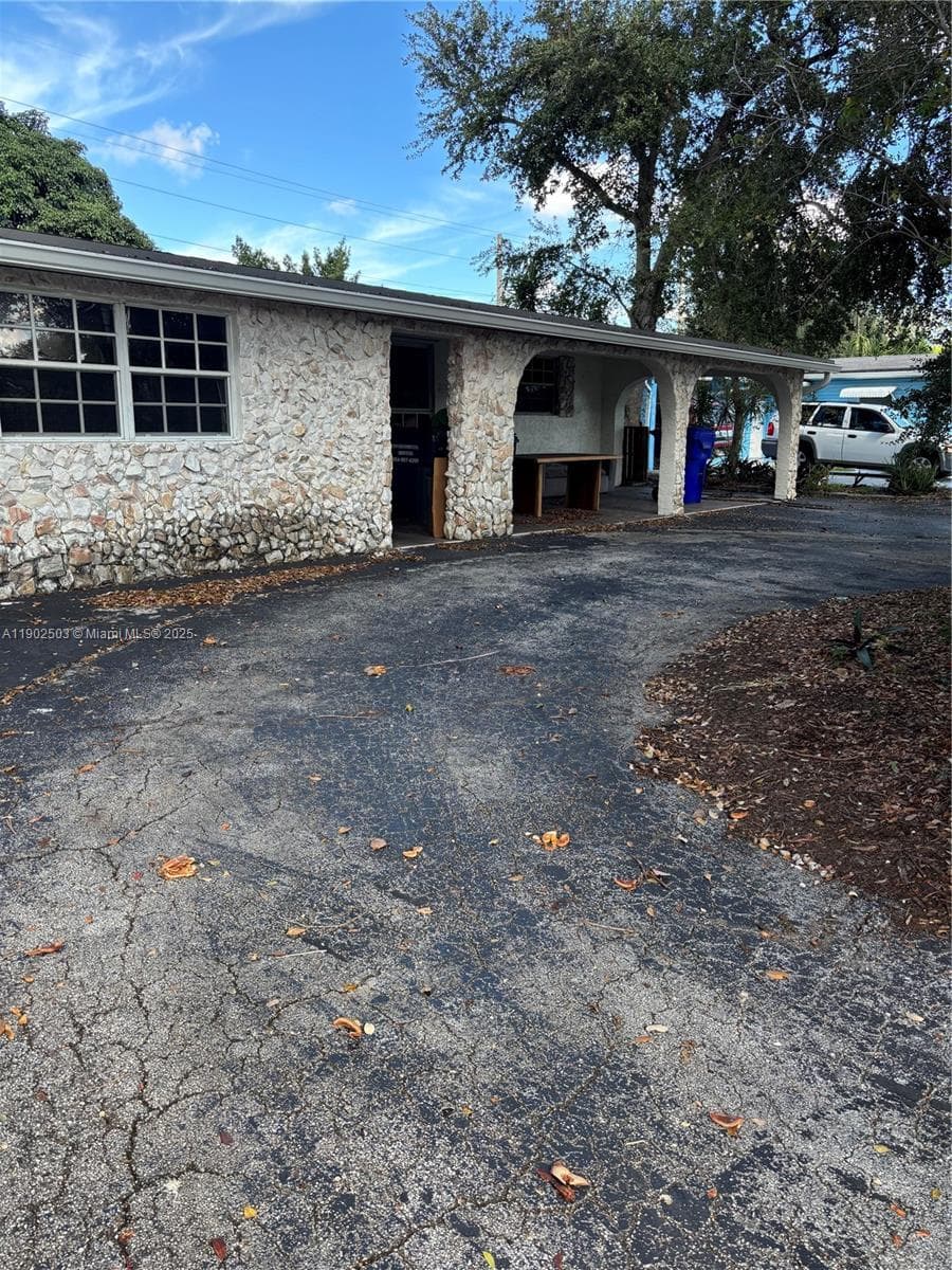 6541 Sherman St, Hollywood FL 33024
