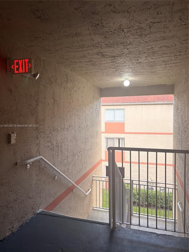 18850 NW 57th Ave # 306, Hialeah FL 33015 - Hialeah, FL - Photo 2