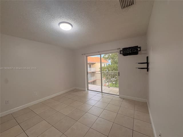 18850 NW 57th Ave # 306, Hialeah FL 33015 - Hialeah, FL - Photo 6