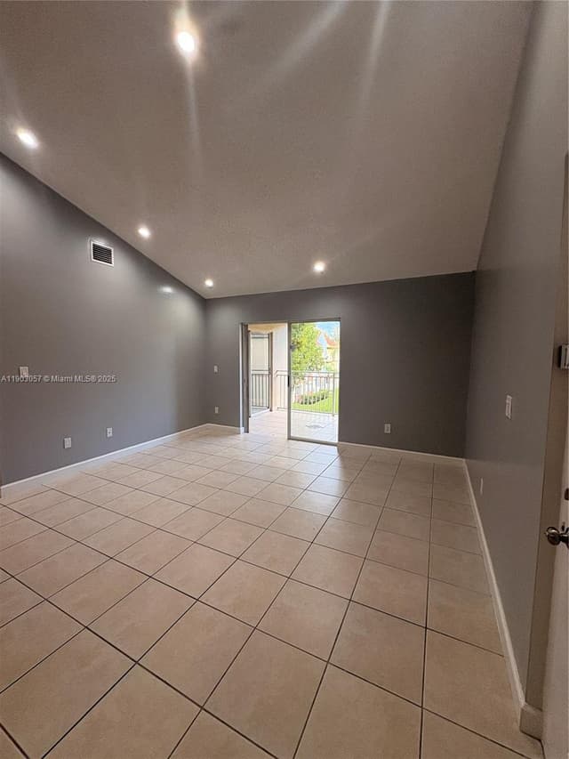 18850 NW 57th Ave # 306, Hialeah FL 33015 - Hialeah, FL - Photo 5