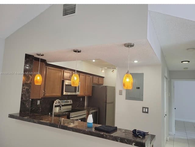 18850 NW 57th Ave # 306, Hialeah FL 33015 - Hialeah, FL - Photo 4