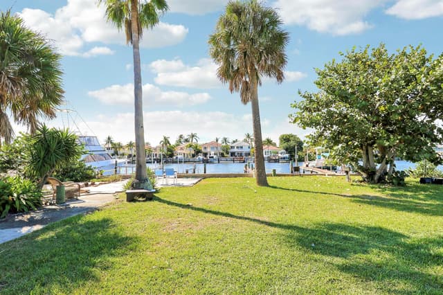2031 Melody Lane, Palm Beach Gardens FL 33410 - Palm Beach Gardens, FL - Photo 4