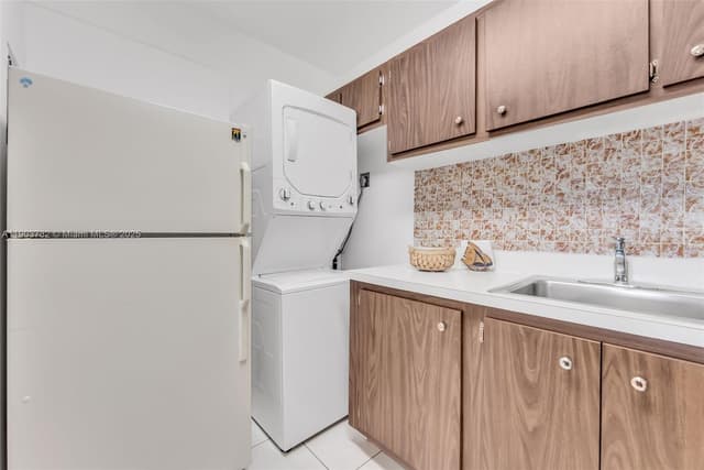 3661 SW 9th Ter # 402, Miami FL 33135 - Miami, FL - Photo 5