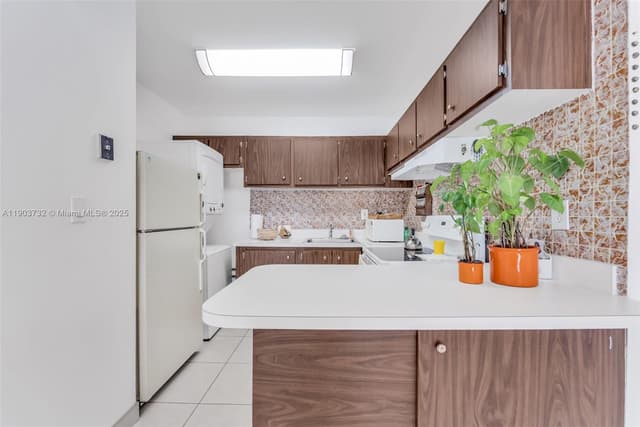 3661 SW 9th Ter # 402, Miami FL 33135 - Miami, FL - Photo 4