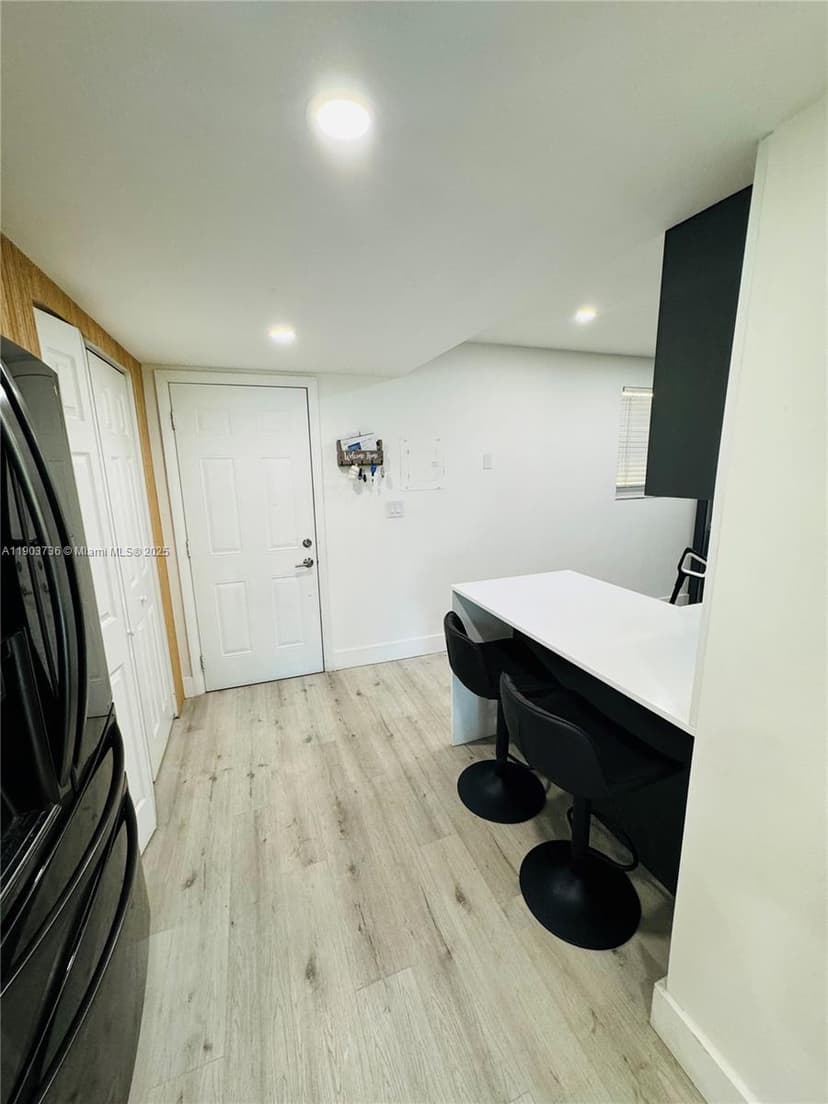 1555 W 44th Pl # 214D, Hialeah FL 33012