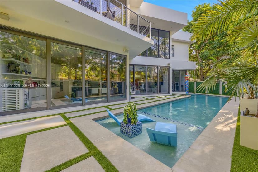 3764 Carmen Ct, Miami FL 33133