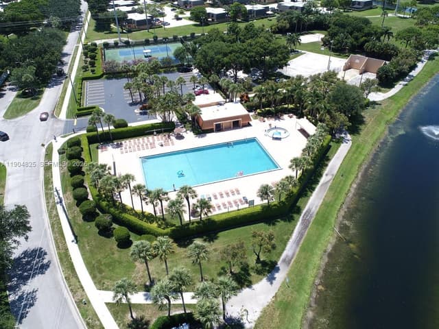 157 Heritage Way, West Palm Beach FL 33407 - West Palm Beach, FL - Photo 5