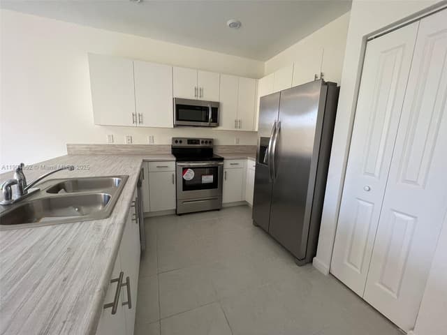 875 NE 211TH ST # 0, Miami FL 33179 - Miami, FL - Photo 6