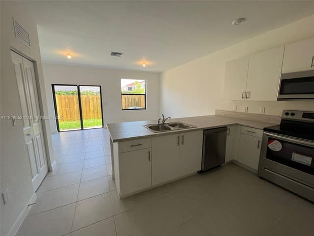 875 NE 211TH ST # 0, Miami FL 33179 - Miami, FL - Photo 3