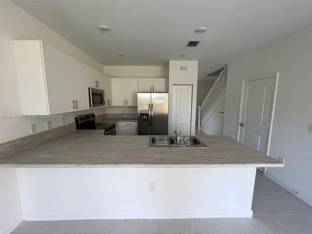 875 NE 211TH ST # 0, Miami FL 33179 - Miami, FL - Photo 4