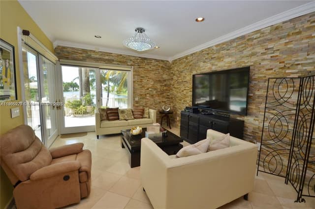 16232 NW 79th Ave, Miami Lakes FL 33016 - Miami Lakes, FL - Photo 6