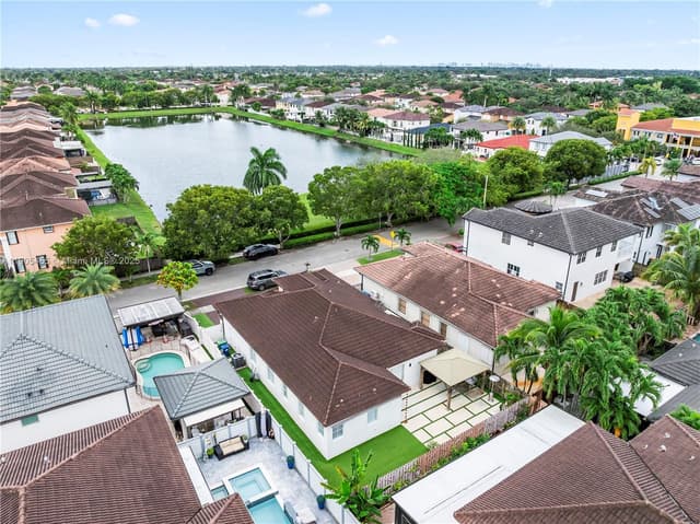 18000 NW 90th Pl, Hialeah FL 33018 - Hialeah, FL - Photo 3