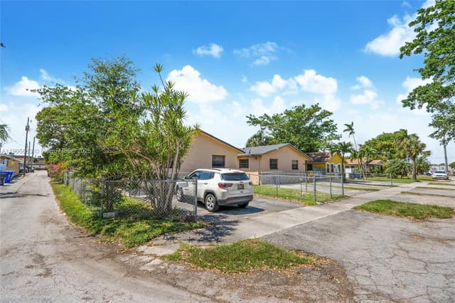 1734 N 16th Ct, Hollywood FL 33020 - Hollywood, FL - Photo 2