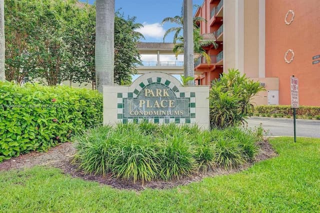1640 Presidential Way # 403, West Palm Beach FL 33401 - West Palm Beach, FL - Photo 2