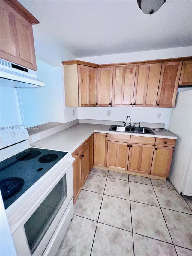 12290 NE 11th Ct # 305, North Miami FL 33161 - North Miami, FL - Photo 4