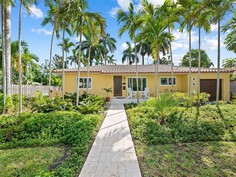 1038 Tyler St, Hollywood FL 33019