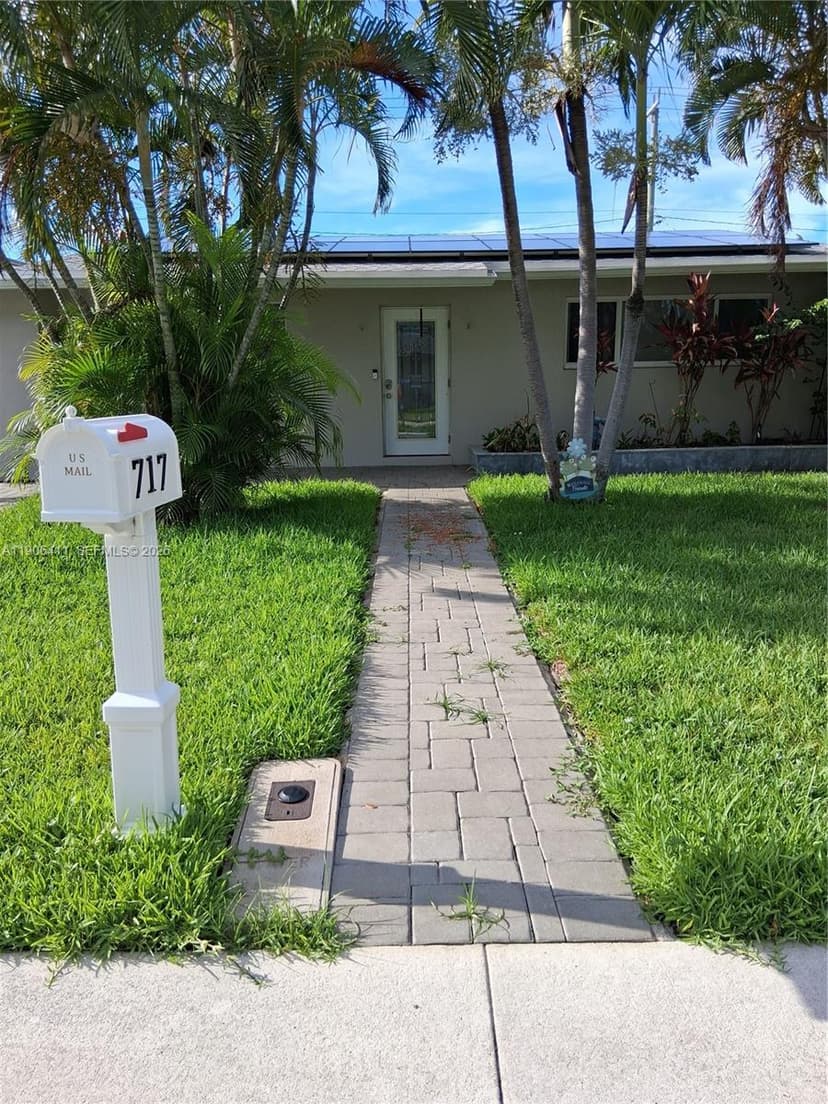 717 SE 2nd St, Deerfield Beach FL 33441