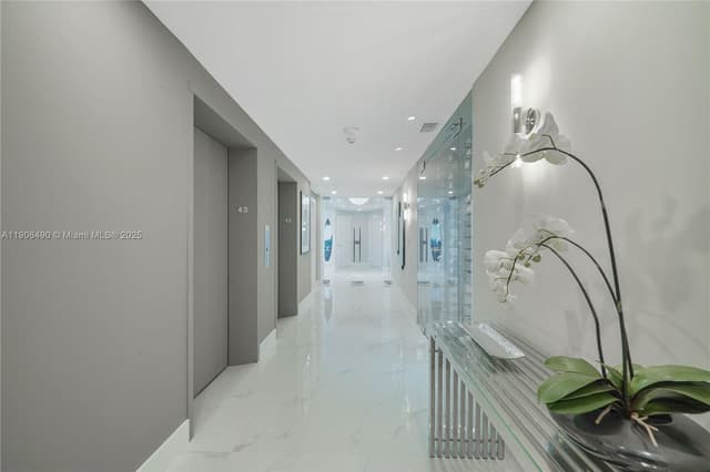 300 S Pointe Dr # 4306, Miami Beach FL 33139 - Miami Beach, FL - Photo 2