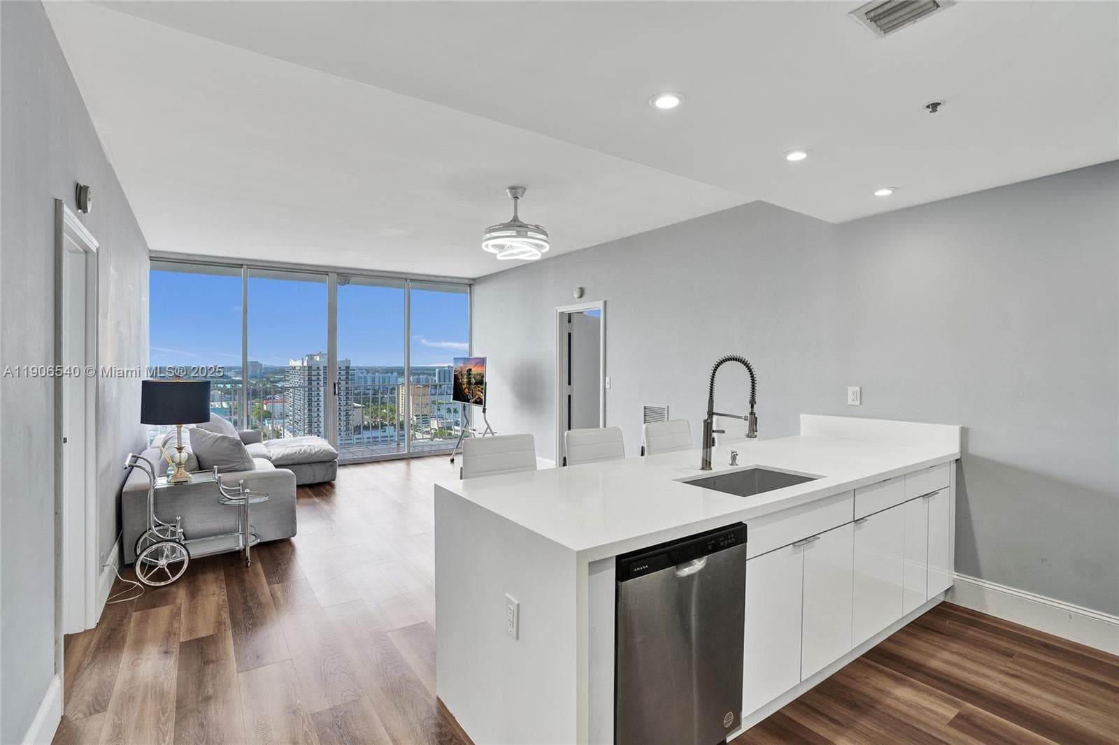 7601 E Treasure Dr, North Bay Village FL 33141