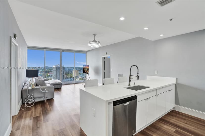 7601 E Treasure Dr, North Bay Village FL 33141