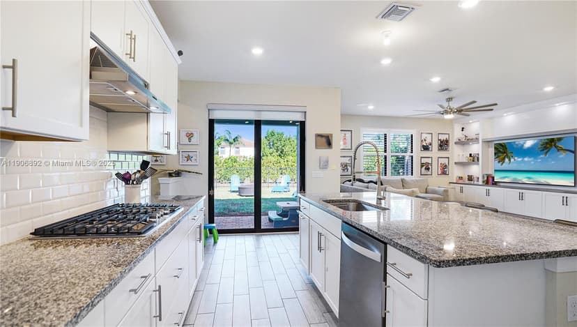 8605 Patron Ln, Lake Worth FL 33467