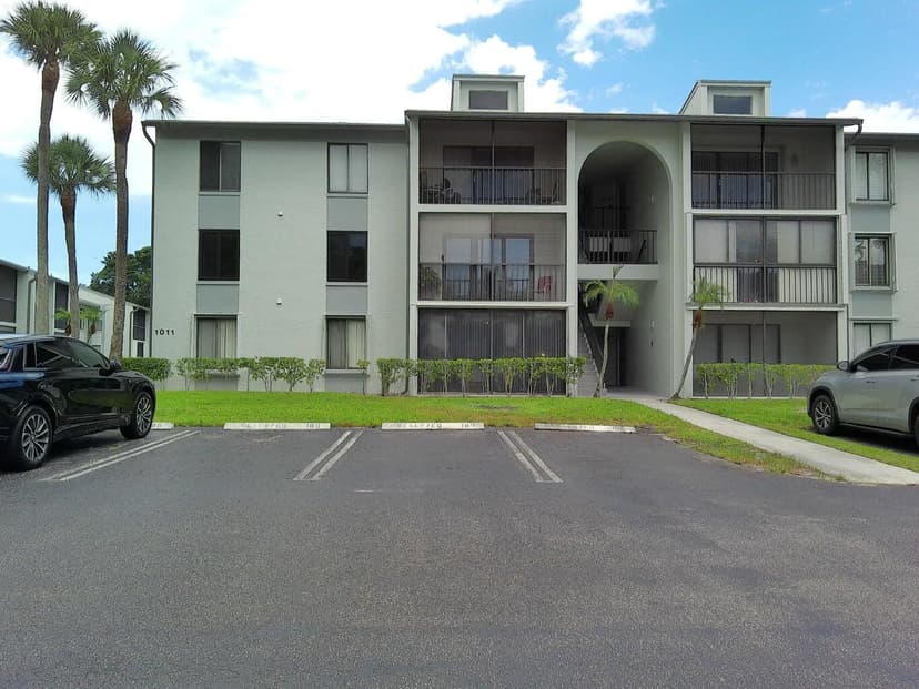 1011 Green Pine Boulevard # D2, West Palm Beach FL 33409