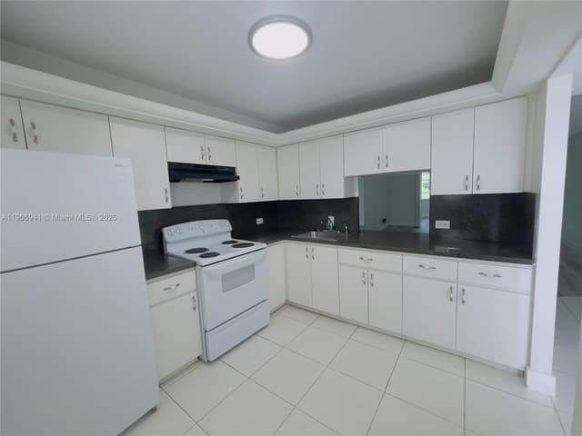443 NE 195th St # 338, Miami FL 33179 - Miami, FL - Photo 2
