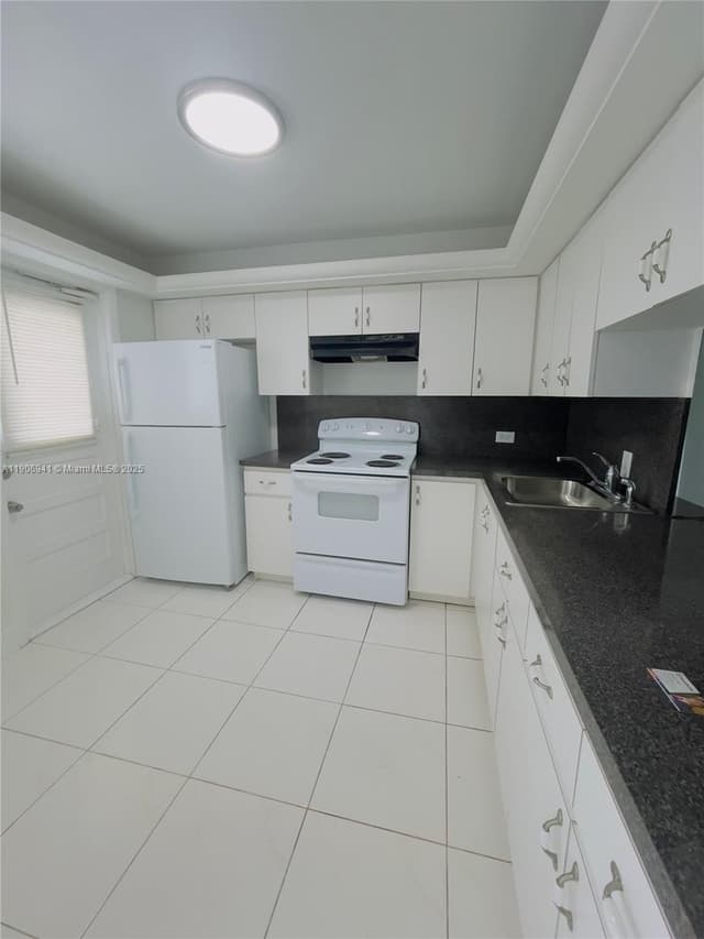 443 NE 195th St # 338, Miami FL 33179 - Miami, FL - Photo 3