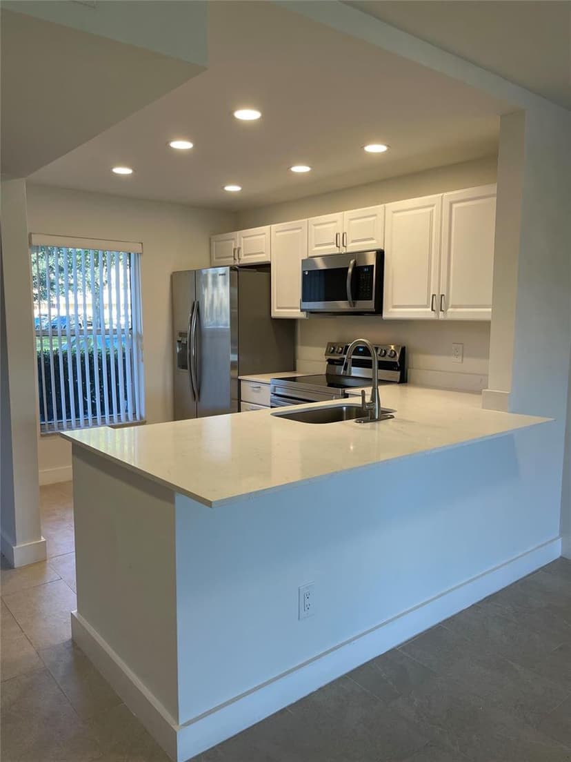5890 NW 64th Avenue # 103, Fort Lauderdale FL 33319