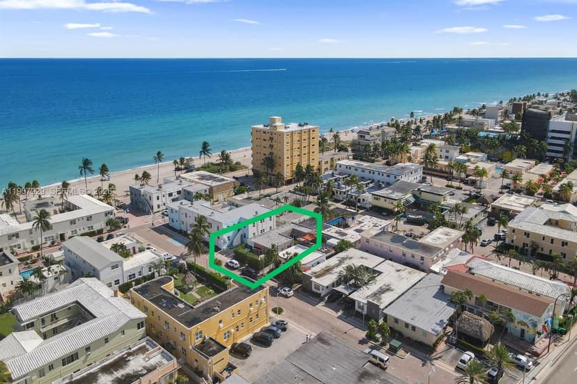 322 Oklahoma St, Hollywood FL 33019