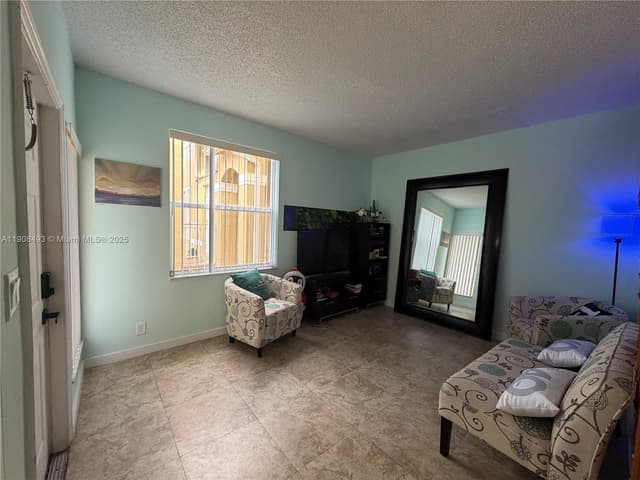810 NE 212th Ter # 2, Miami FL 33179 - Miami, FL - Photo 6