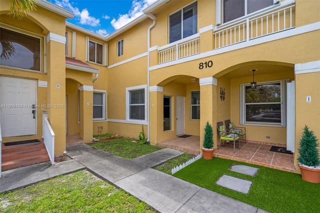 810 NE 212th Ter # 2, Miami FL 33179 - Miami, FL - Photo 3