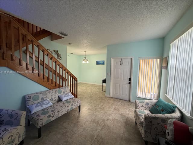810 NE 212th Ter # 2, Miami FL 33179 - Miami, FL - Photo 5