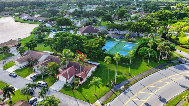 29 FAWLKLAND Circle, Boynton Beach FL 33426 - Boynton Beach, FL - Photo 2
