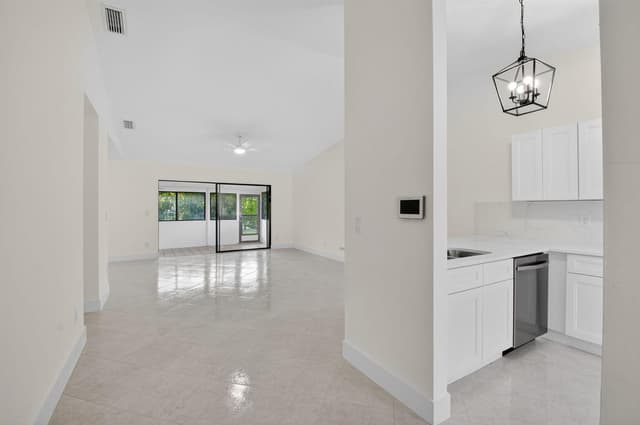 29 FAWLKLAND Circle, Boynton Beach FL 33426 - Boynton Beach, FL - Photo 7