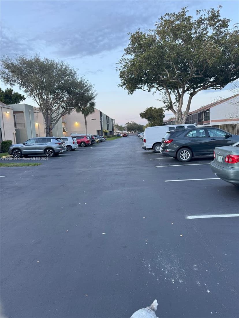 7175 Orange Dr # 203H, Davie FL 33314