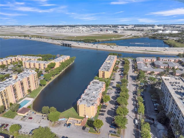 4709 NW 7th St # 9, Miami FL 33126 - Miami, FL - Photo 6
