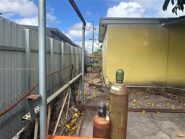 15151 Railroad Dr, Miami Gardens FL 33054 - Miami Gardens, FL - Photo 7