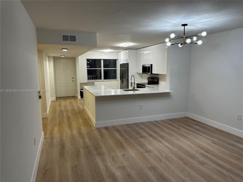 2560 NW 103rd Ave # 402, Sunrise FL 33322