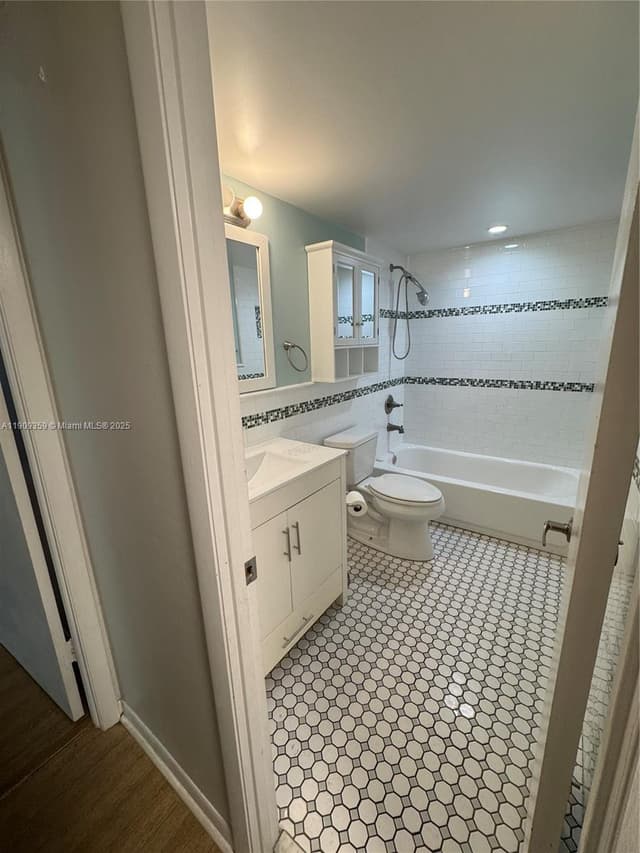 8411 NW 8th St # 203, Miami FL 33126 - Miami, FL - Photo 6