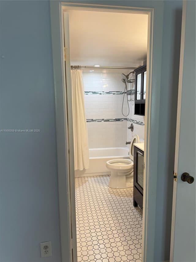 8411 NW 8th St # 203, Miami FL 33126 - Miami, FL - Photo 7