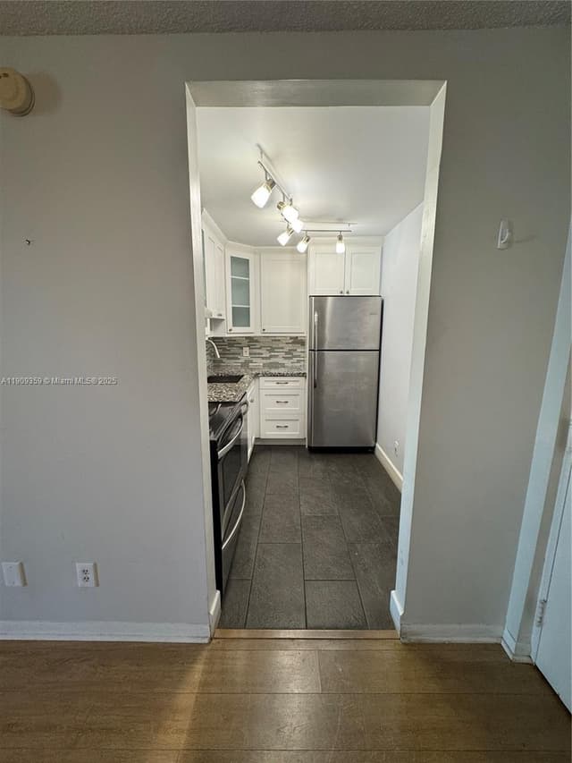 8411 NW 8th St # 203, Miami FL 33126 - Miami, FL - Photo 5