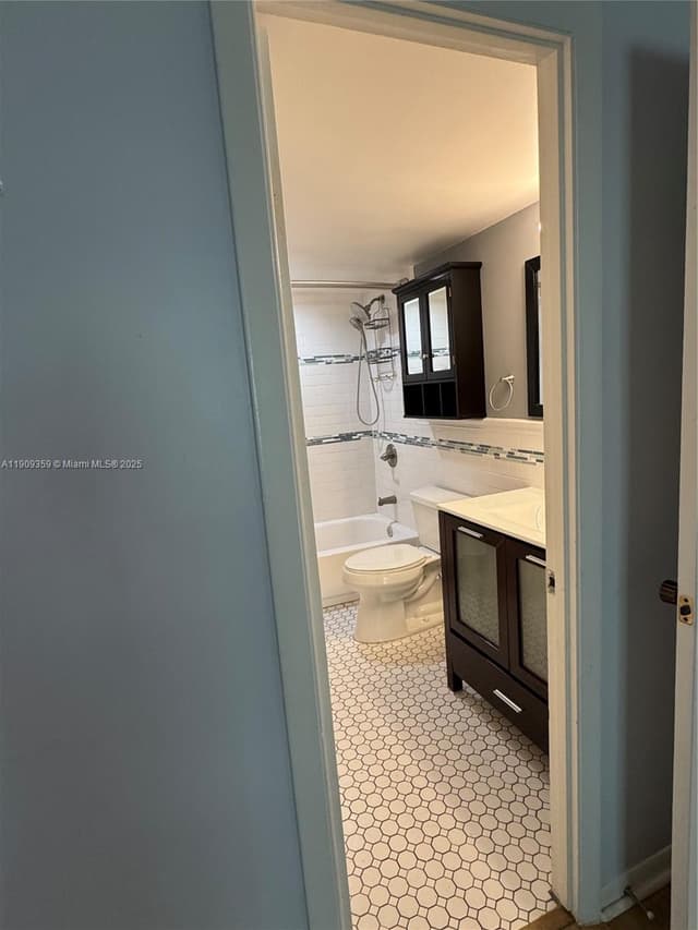8411 NW 8th St # 203, Miami FL 33126 - Miami, FL - Photo 4