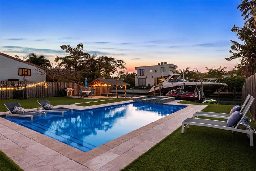 7940 Hawthorne Ave, Miami Beach FL 33141